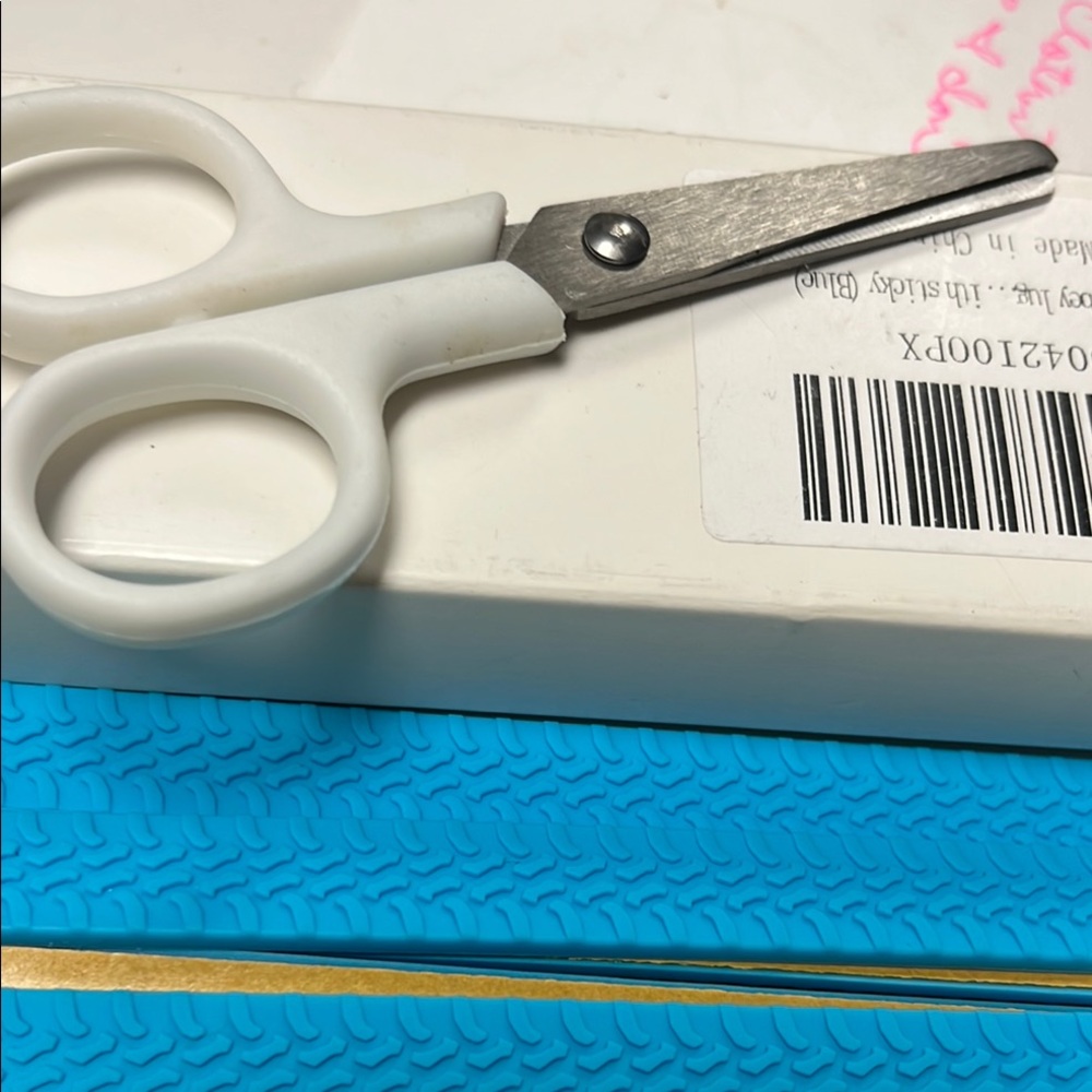 Blue Grip strips for Luggage wheels - Picture 3 of 4